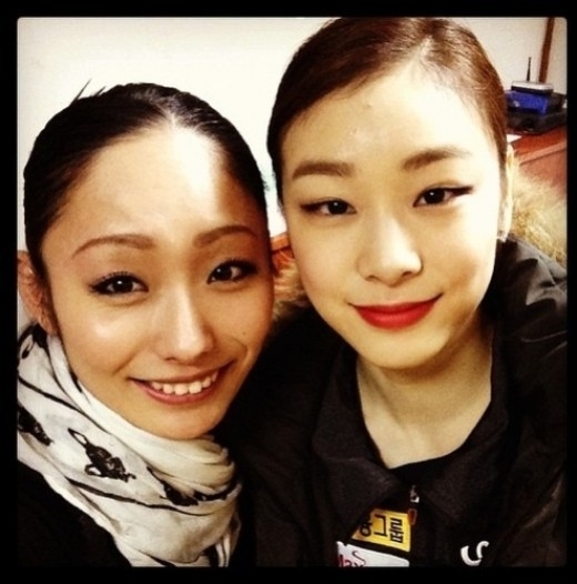 안도미키(좌부터/AndoMiki/스케이트선수),김연아(스케이트선수)
피겨여왕 김연아의 우승 인증샷이 눈길을 끌고 있다.