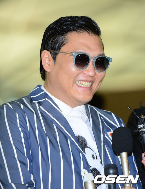 싸이(박재상/가수/음악PD)
9일 OSEN은 복수 가요관계자의 말을 인용해 싸이가 새 앨범의 타이틀곡을 확정짓고 컴백 마무리 작업에 돌입했다고 보도했다.