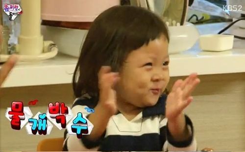 추사랑(화제인물)
추성훈 야노시호의 딸 추사랑이 시청자들을 사로잡으며 날로 인기를 더하고 있다.
