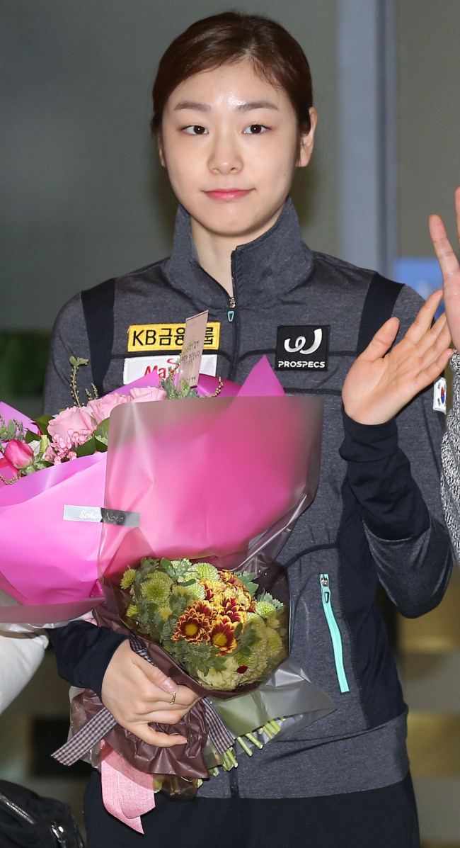 김연아(스케이트선수)
<YONHAP PHOTO-0820> 우승차지하고 귀국한 김연아 (영종도=연합뉴스) 김도훈 기자 = 크로아티아에서 열린 '골든 스핀 오브 자그레브'에서 우승을 차지한 김연아가 9일 오후 인천국제공항을 통해 귀국, 팬들을 향해 손을 흔들고 있다. 2013.12.9 superdoo82@yna.co.kr/2013-12-09 13:54:33/ <저작권자 ⓒ 1980-2013 ㈜연합뉴스. 무단 전재 재배포 금지.>
Kim Yu-na returned to Korea on Monday after winning the Golden Spin of Zagreb in Croatia over the weekend. The Olympic champion tallied 204.49 points.   Yonhap News