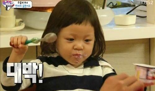 추사랑(화제인물)
She can barely put a full sentence together, but two-year-old Choo Sa-rang sure knows how to make TV viewers of virtually all ages squeal with delight.