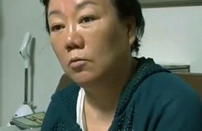 육흥복(화제인물)
가수 장윤정과 그녀의 친모 육흥복 씨와의 갈등이 깊어지고 있다.