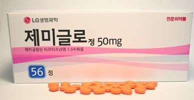 LG생명과학(대표 정일재)의 국산 당뇨치료 신약이 이번엔 중남미로 시장을 넓혔다.
이 회사는 멕시코 스텐달(Stendhal) 사와 당뇨신약 1호 단일제인 ‘제미글로’<사진>와 복합제 ‘제미메트’에 대해 중남미 지역 23개국을 대상으로 한 개발 및 판매 계약을 체결했다고 9일 밝혔다.