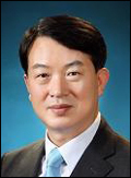 강신명(공무원/경찰공무원/대통령실사회안전비서관/경북지방경찰청청장/서울지방경찰청청장)
강신명 신임 서울지방경찰청장은 10일 “준법 집회와 시위는 철저히 보장하면서 불법행위로 인해 다수 선의의 시민이 기본권을 침해당하지 않도록 적극적으로 법을 집행해야 한다”고 말했다.
