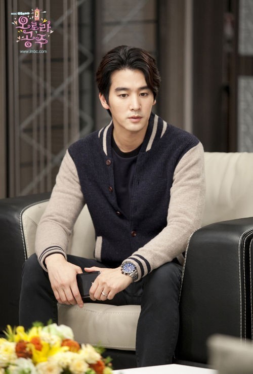 오창석(영화배우/탤런트)
배우 오창석이 MBC 일일드라마 ‘오로라공주’에서 하차할 것으로 전해졌다.