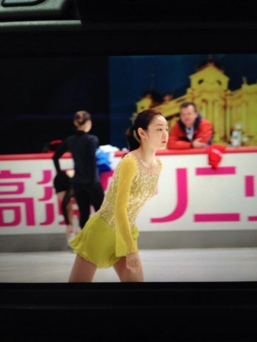 김연아(스케이트선수)
김연아 선수의 의상 네티즌 사이에서 논란이 되면서 의상을 디자인한 안규미 디자이너가 블로그를 잠정 폐쇄했다.