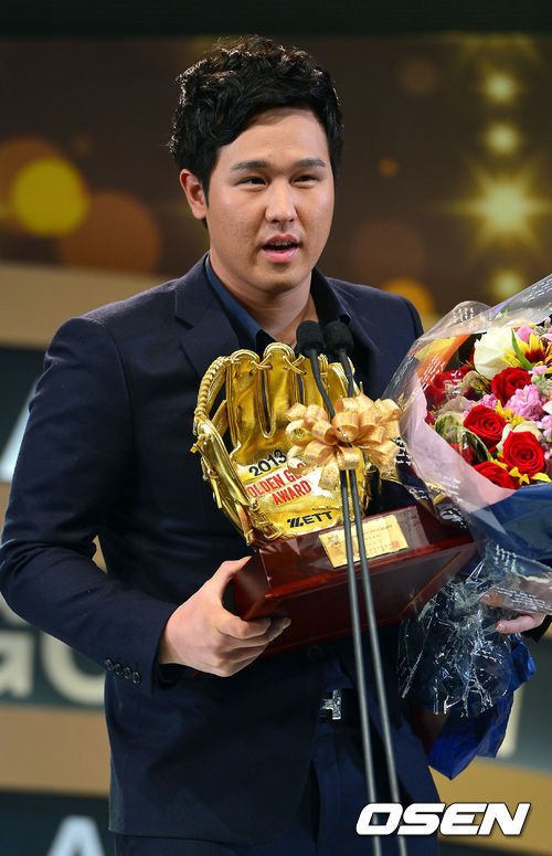 최정(야구선수/SK와이번스내야수)
‘소년장사’ 최정(26·SK)이 3년 연속 골든글러브 수상의 영예를 안았다.