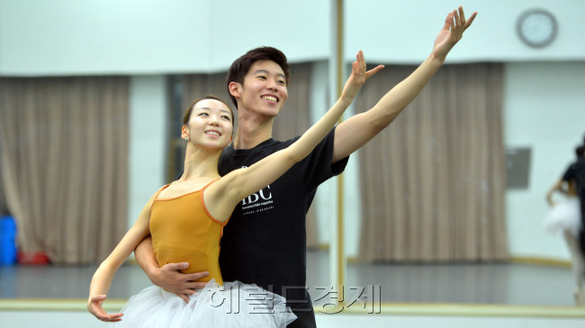 호두까기 발레<br />김명섭 기자 msiron@heraldcorp.com
호두까기 발레
김명섭 기자 msiron@heraldcorp.com
호두까기 발레
김명섭 기자 msiron@heraldcorp.com
