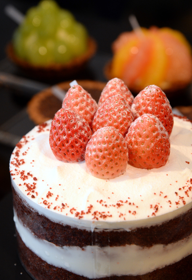 Strawberry red velvet cake. Ahn Hoon/The Korea Herald