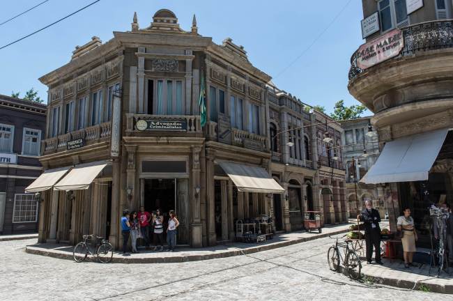 This open-air set reproduces Rio de Janeiro’s downtown in the 1940s for TV Globo’s soap opera “Joia Rara” at PROJAC, the production site of TV Globo, in Jacarepagua, Rio de Janerio, Brazil, on Nov. 19.   AFP-Yonhap News