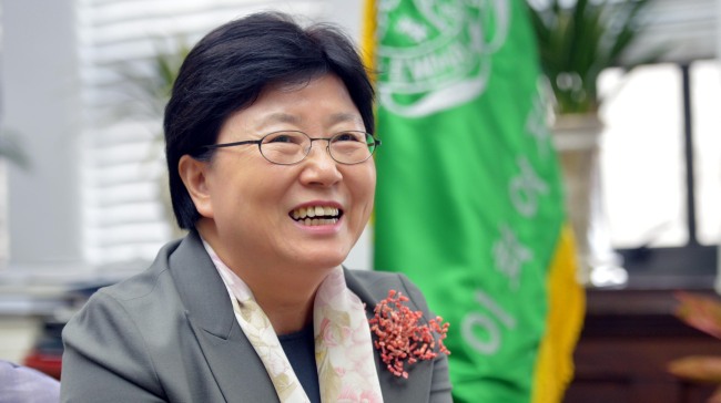 김선욱(교수/이화여자대학교총장/한국독일동문네트워크이사장)
요즘 이화여대에 가보면 눈에 띄게 달라진 점이 하나 있다. 늘어난 외국인 방문객 수이다.
