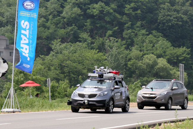 2012년, 현대ㆍ기아차가 주최한 ‘자율주행자동차 경진대회(AVC, Autonomous Vehicle Competition)’에 참가한 자율주행차의 모습.