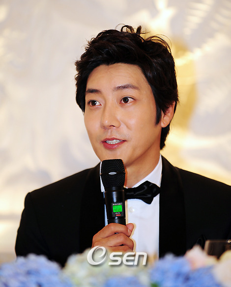 김지훈(가수/투투/듀크)
남성 듀오 듀크·투투 출신 가수 김지훈(40)이 숨진 채 발견됐다.