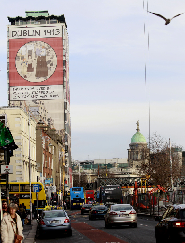 Workers make their way home from work in Dublin city center on Friday.   AP-Yonnhap News