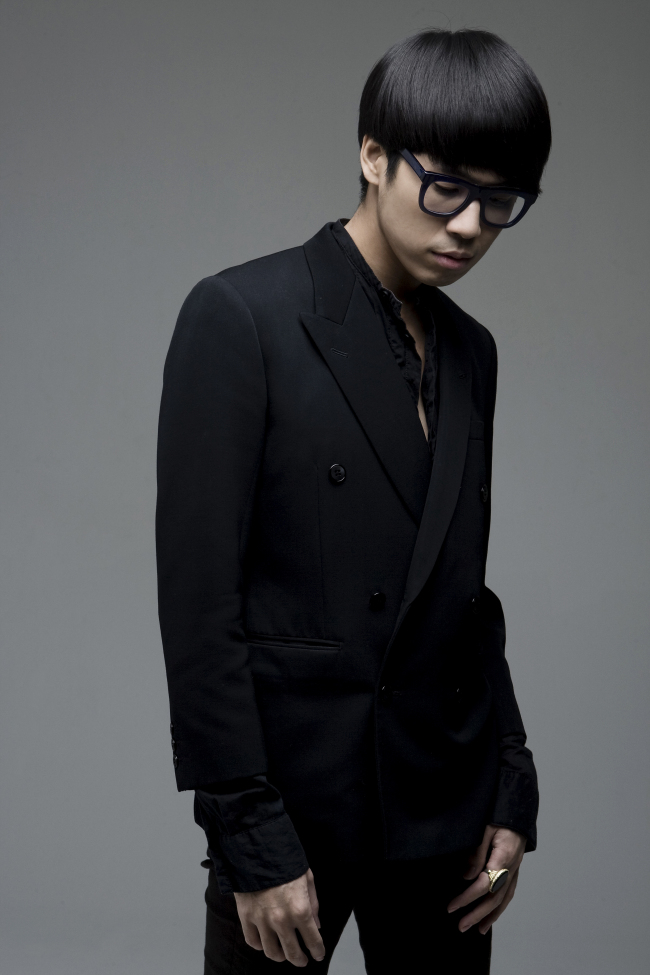 정준일(가수/메이트)
싱어송라이터 정준일이 MBC 라디오 FM4U ‘푸른 밤, 정엽입니다’의 임시 DJ를 맡는다.