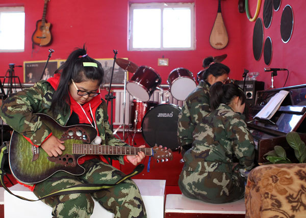 Educators use music to help children kick their addiction to the Internet at Beijing Qide Education Center. China has 24 million Internet addicts, and most are aged between 12 and 18.   China Daily