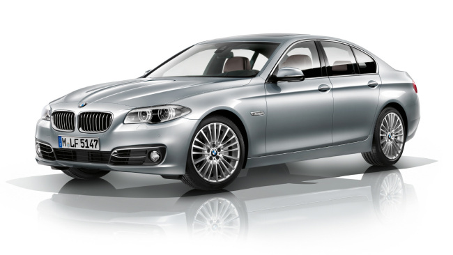 BMW 5시리즈는 지난 1972년 처음 선보인 이래, 지금까지 전 세계적으로 660만대 이상 판매됐다. 특히 6세대 모델이 소개된 지난 2010년 이후 100만대가 넘게 판매돼‘ 최고의 프리미엄 비즈니스 세단’ 및‘ 글로벌 베스트셀링 카’라는 명성을 얻고 있다.