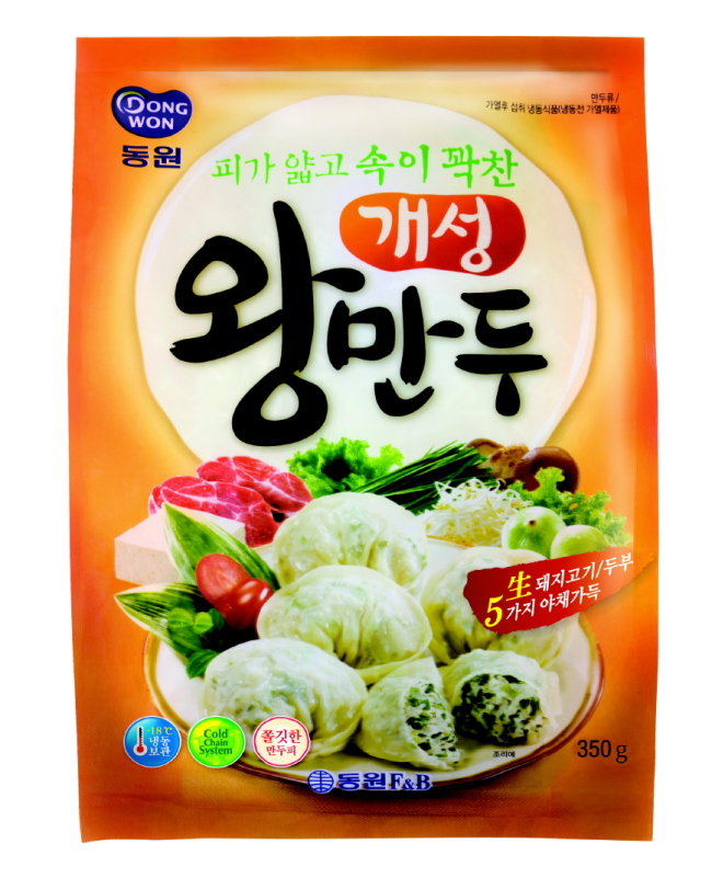 얇은 피와 꽉 찬 속이 특징인 ‘개성 왕만두’는 올해 700억원의 매출을 기대할 정도로 동원F&B의 효자 상품이다.