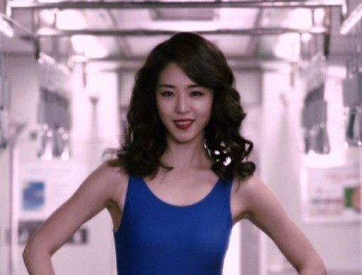 이연희(탤런트/영화배우)
배우 이연희가 지하철에서 과감한 노출을 보였다.
