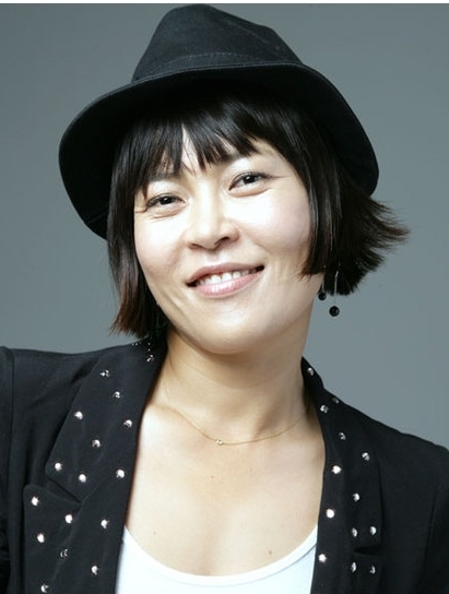조혜련(개그우먼)
성매매 연예인은 ㅇㅇㅇ, ㅇㅇㅇ, ㅇㅇㅇ...6개월 단위로 6개월간 1000만 ~5000만원. C급은 500만원.”