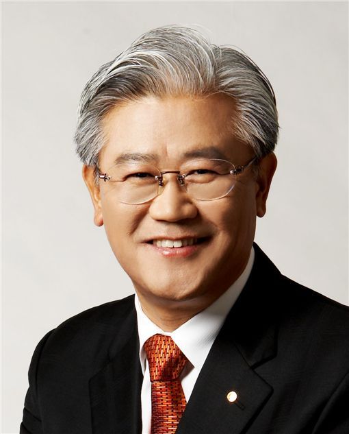 황우진(금융인/푸르덴셜생명남아메리카사업총괄사장)
최근 MBK파트너스로 주인을 바꿔 새출발한 ING생명을 이끌어 나갈 대표이사에 황우진<사진> 전 푸르덴셜생명 사장이 18일 내정됐다.