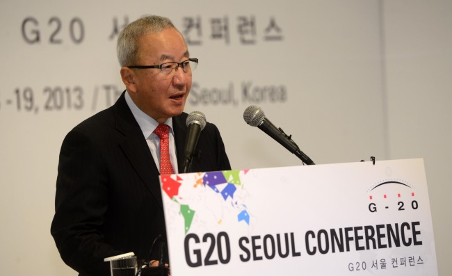 Finance Minister Hyun Oh-seok delivers a keynote speech at the G20 Seoul Conference on Wednesday.   Park Hae-mook/The Korea Herald
