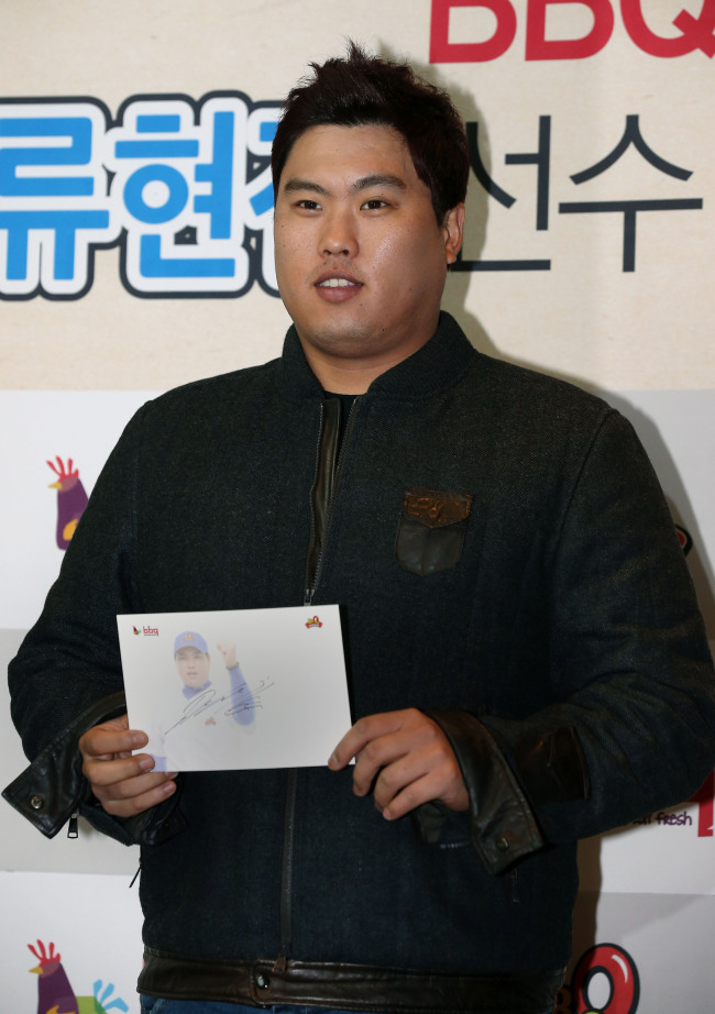 류현진(야구선수/LA다저스투수)
Los Angeles Dodgers pitcher Ryu Hyun-jin will join a charity event for baseball fans Sunday.
Ryu Hyun-jin