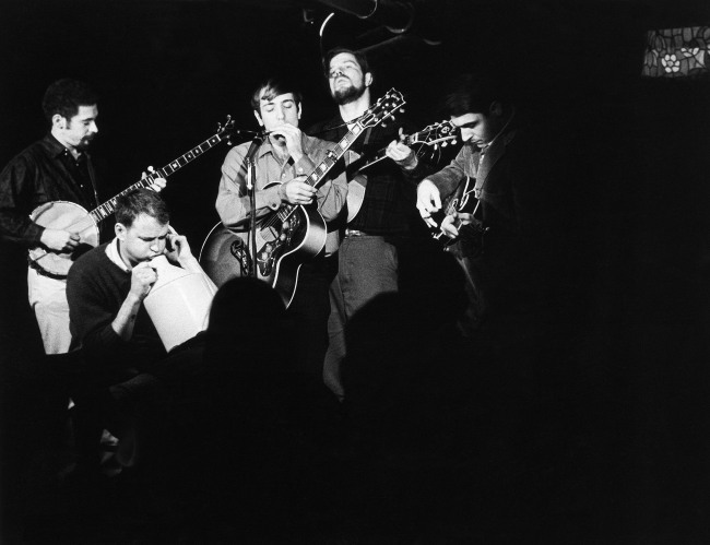 In this Nov. 8, 1963, file photo, Dave Van Ronk’s jug band performs at the Gaslight Cafe, which was located in the basement of 116 MacDougal St. in New York’s Greenwich Village.    AP-Yonhap News