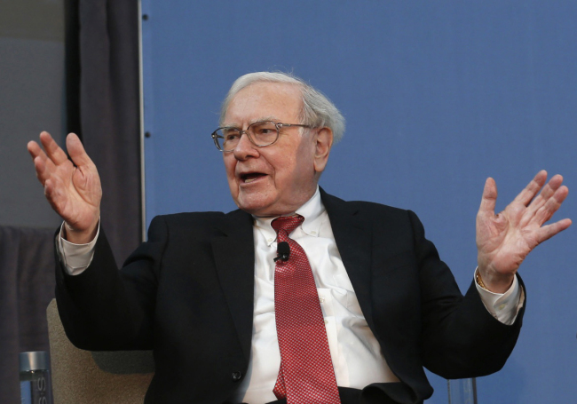 워런버핏(WarrenBuffett/기업인/버크셔해서웨이회장)
‘투자의 귀재’ 워런 버핏 버크셔해서웨이 회장<사진>이 올 한해동안 하루평균 3700만달러(약 400억원)를 벌어들이며 그 명성을 과시했다.