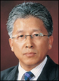 하태훈(교수/고려대학교교수)
하태훈<사진> 고려대 법학전문대학원 교수가 최근 고려대 CJ법학관에서 열린 한국형사법학회 정기총회에서 차기 회장으로 선출됐다.