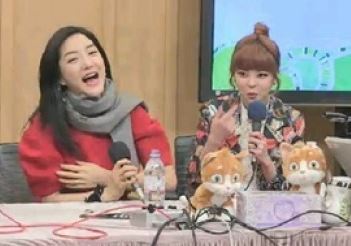 바다(좌부터/최성희/가수/뮤지컬배우),혜이니((HEYNE/가수)
가수 바다가 혜이니의 귀여운 외모와 개성있는 목소리를 칭찬했다.