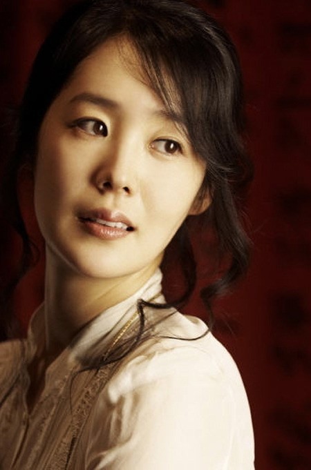 황수정(탤런트/영화배우)
무차별적으로 확산됐던 증권가 정보지 속 성매매 여성 연예인들은 결국 고통의 시간에서 빠져나왔다.