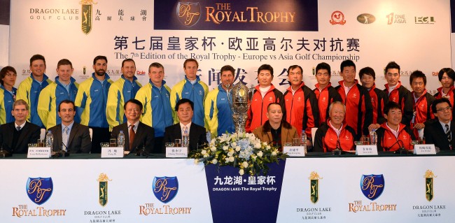 European and Asian team players pose soon after a news conference for the 2013 Royal Trophy - Europe vs Asia Championship at Dragon Lake Golf Club in Guangzhou, China, on Wednesday. It will be held from Friday to Sunday. Ahn Hoon / The Korea Herald