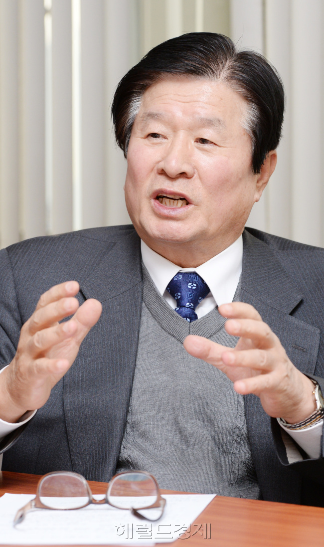 문두식 전 기무사령관 인터뷰. 박현구 기자phko@heraldcorp.com 2013.12.17
문두식 전 기무사령관 인터뷰. 박현구 기자phko@heraldcorp.com 2013.12.17
문두식 전 기무사령관 인터뷰. 박현구 기자phko@heraldcorp.com 2013.12.17