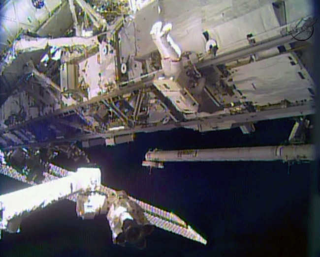 This NASA photo shows astronaut Rick Mastracchio performing a spacewalk on Saturday.   AP-Yonhap News