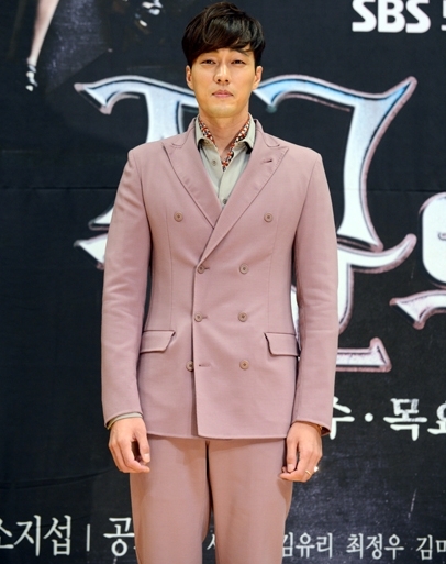 소지섭(탤런트/영화배우)
배우 소지섭 측이 애프터스쿨 주연과의 열애설에 “사실 무근”이라고 밝혔다.