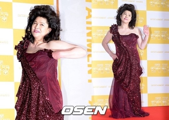 이영자(이유미/MC/개그우먼)
개그우먼 이영자가 파격 드레스 자태를 선보이며 누리꾼들의 이목을 끌고 있다.