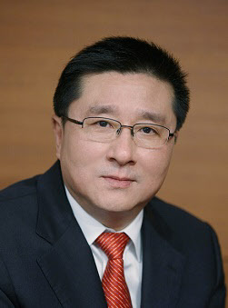 한상범(기업인/LG디스플레이최고경영자CEO)
LG Display CEO Han Sang-beom said Monday that the company will focus on extra-large, ultra-high-definition and curved displays next year.
Han Sang-beom