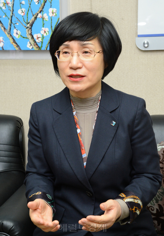 기업은행 부행장 권선주.<br />정희조 기자/checho@heraldcorp.com 130129
기업은행 부행장 권선주.
정희조 기자/checho@heraldcorp.com 130129
기업은행 부행장 권선주.
정희조 기자/checho@heraldcorp.com 130129