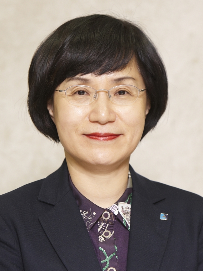 권선주(금융인/기업은행본부장부행장)
Kwon Seon-joo
Besides the first female president, Korea has seen another woman break through a glass ceiling, this time in the banking industry.