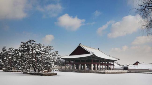 Winter in Gyeongbokgung Palace.   Cultural Heritage Administration