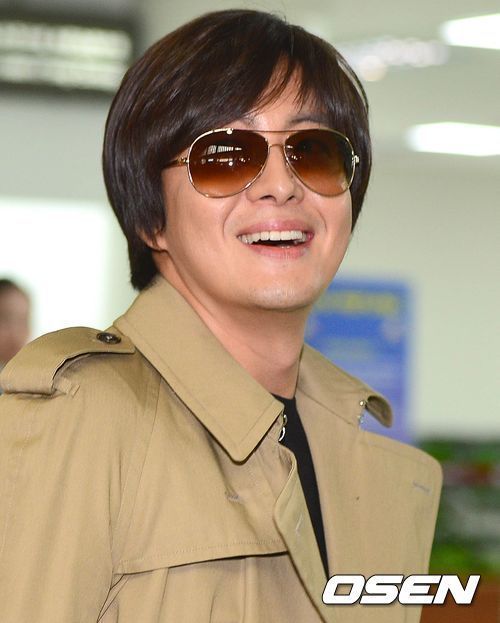 배용준(영화배우/탤런트)
배용준의 연인으로 알려진 LS산전 구자균 부회장의 차녀 구소희 씨가 지난해 결혼했다가 이혼한 사실이 확인됐다고 24일 OSEN이 보도했다.