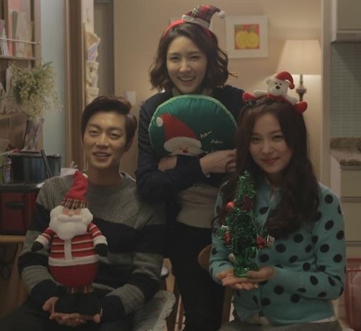 윤두준(좌부터/가수/탤런트/비스트),이수경(탤런트/영화배우),윤소희(탤런트)
‘식샤를 합시다’에 출연 중인 배우 이수경 윤두준 윤소희가 크리스마스 인사를 전했다.