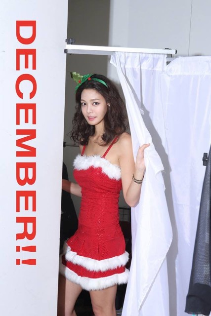[Photo News] Reporter transforms into sexy Santa