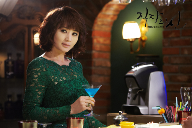김혜수(영화배우)
어김없이 찾아온 ‘시상식의 계절’이다. 올 안방극장에도 무수히 많은 드라마가 쏟아졌고, 3사의 시청률 성적표는 ‘반전’을 거듭하다 깜짝스타도 만들어냈다.