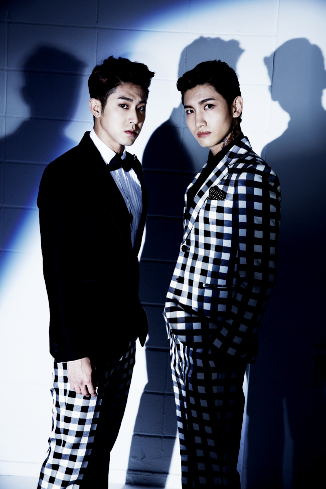 유노윤호(좌부터/정윤호/가수/탤런트/동방신기),최강창민(심창민/가수/탤런트/동방신기)
동방신기가 내년 1월 6일 정규 6집 ‘TENSE’를 발매한다.