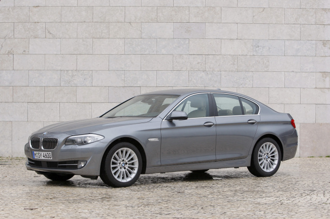 수입차에선 BMW 뉴 5시리즈 페이스리프트 모델(22.3%)이 1위를 차지했다. 응답자들은 “계속해서 BMW 명성을 이어갈 듯 하다”, “올해 하반기 수입차 중 가장 인상적이다” 등의 반응을 보였다.
그밖에 벤츠 신형 S클래스, BMW 뉴 X5, 벤츠 더 뉴 E클래스, BMW 뉴 4시리즈 쿠페 등이 뒤를 이었다.