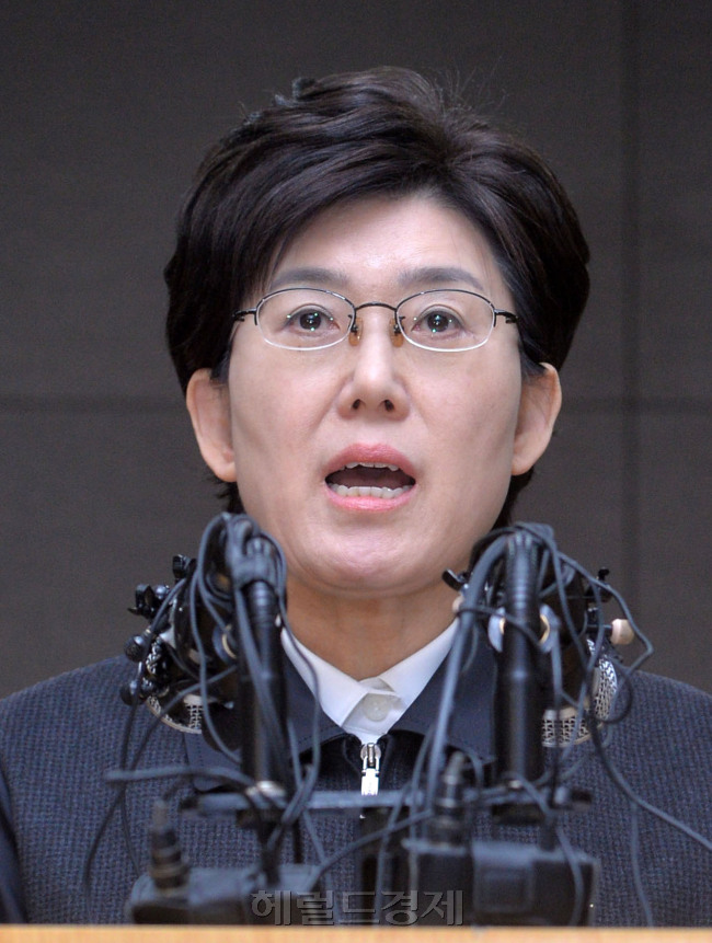 철도파업 19일째인 27일 오전 코레일 서울사옥에서 최연혜 코레일 사장이 기자회견을 하며 야합이나 명분없는 타협은 없다고 강력하게 이야기를 하고 있다.<br />이상섭 기자. babtong@heraldcorp.com 2013.12.27