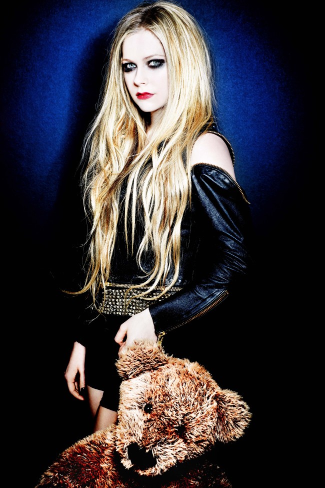 에이브릴라빈(AvrilLavigne/가수)
캐나다 출신 팝스타 에이브릴 라빈<사진>이 내년 2월 19일 서울 올림픽공원 올림픽홀에서 내한공연을 벌인다.