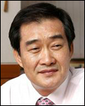 유경선(기업인/유진그룹회장)
유진그룹(회장 유경선ㆍ사진)은 지난 29일 이웃돕기 성금 3억원을 사회복지공동모금회에 전달했다.